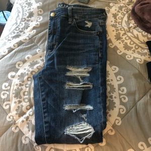 AUTHENTIC AMERICAN EAGLE MEDIUM WASH RIPPED JEANS